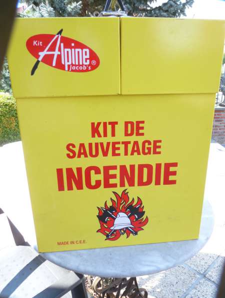 Photo ads/1135000/1135291/a1135291.jpg : kit sauvetage alpine jacobs boite vide en métal