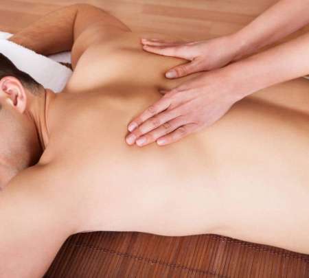 Photo ads/1346000/1346711/a1346711.jpg :  Homme mur convivial reçois masseuse