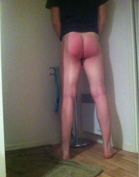 Photo ads/1386000/1386825/a1386825.jpg : vilain garçon mérite encore de recevoir la fessée