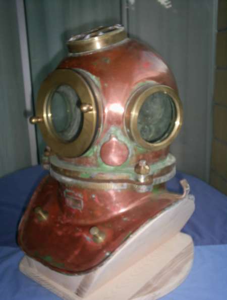 Photo ads/1603000/1603002/a1603002.jpg : Antiquité marine, scaphandrier et plongée vintage