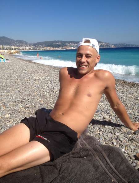 Photo ads/1643000/1643348/a1643348.jpg : Je tond et rase le sexe,testiculés,pubismassage