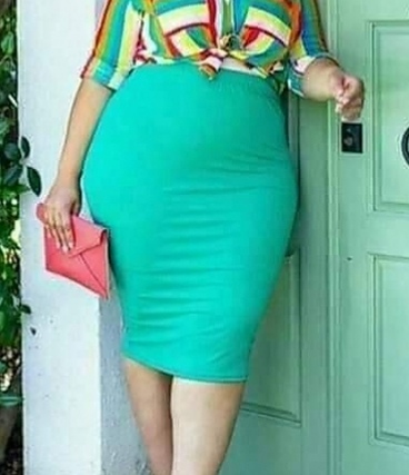 Photo ads/1758000/1758346/a1758346.jpg : Flirting en voiture.