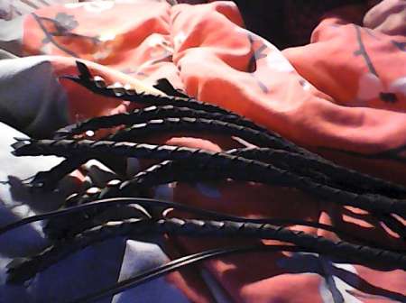 Photo ads/1830000/1830630/a1830630.jpg : esclave reçois domis sadique pour torture