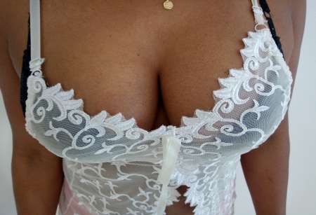 Photo ads/1862000/1862575/a1862575.jpg : Femme métisse sensuelle