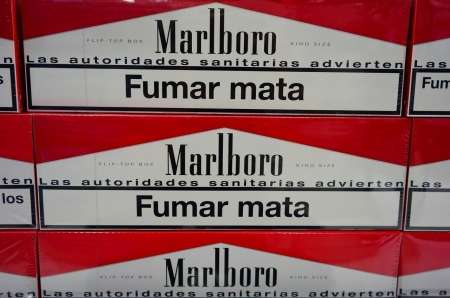 Photo ads/1879000/1879701/a1879701.jpg : Cigarettes Marlboro / Camel