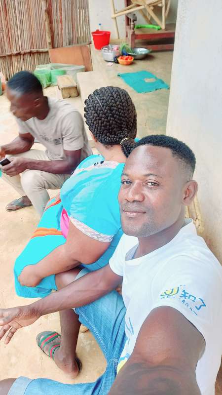 Photo ads/1956000/1956263/a1956263.jpg : Salut a tous je cherche emploi tournage de porno