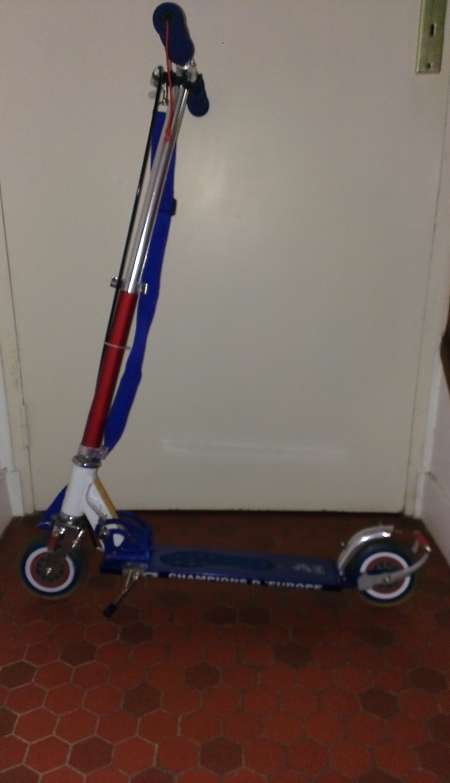 Photo ads/1964000/1964744/a1964744.jpg : AV TROTTINETTE ENFANT NON ELECTRIQUE jusqu'à 8 ans