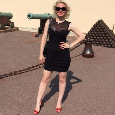 Photo ads/2021000/2021343/a2021343.jpg : plan discret avec dame gourmande