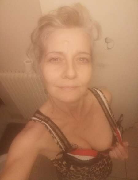 Photo ads/2053000/2053745/a2053745.jpg : Fellatrice mûre, visio possible ou photos