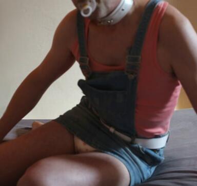 Photo ads/2068000/2068953/a2068953.jpg : Recherche seance domination BDSM soft par H ou F..