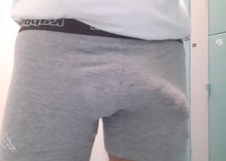 Photo ads/2074000/2074294/a2074294.jpg : Tbm et endurant circoncis et je gicle énormément