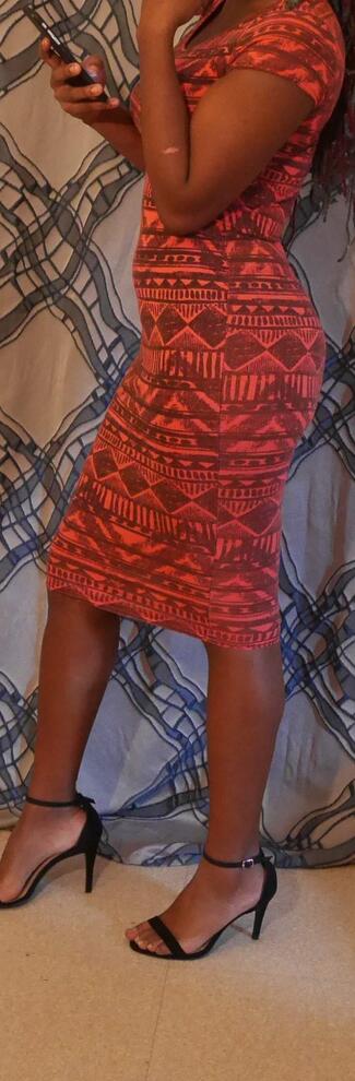 Photo ads/2081000/2081575/a2081575.jpg : jeune femme black pour moment détente