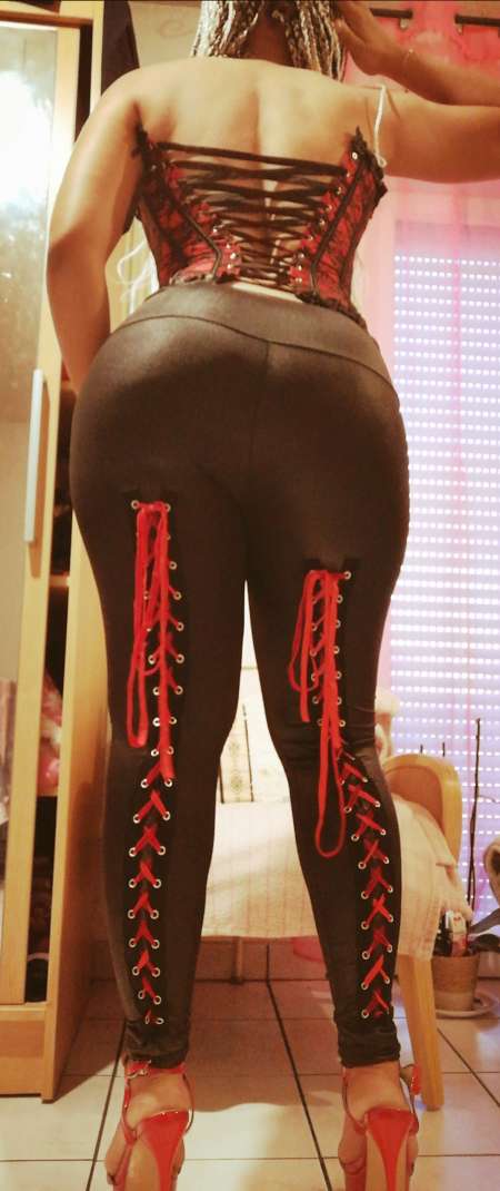 Photo ads/2133000/2133788/a2133788.jpg :  La Queen Maureen Money Miss cherche money slaves