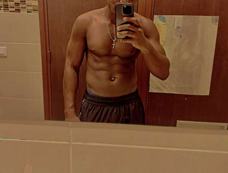 Photo ads/2200000/2200806/a2200806.jpg : Lhomme beau physique disponible pour te satisfare