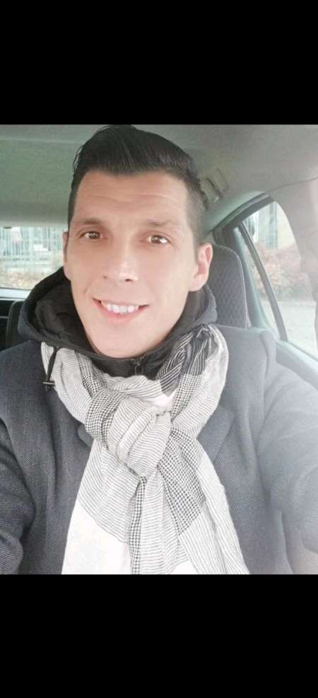 Photo ads/2201000/2201568/a2201568.jpg : Homme distiinguer et tres doux