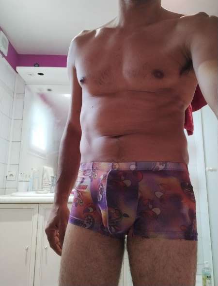 Photo ads/2207000/2207266/a2207266.jpg : Homme BM latino pour moment coquin avec couple