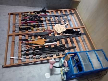 Photo ads/2246000/2246835/a2246835.jpg : Cherche jeunes mecs fesseur fouetteur