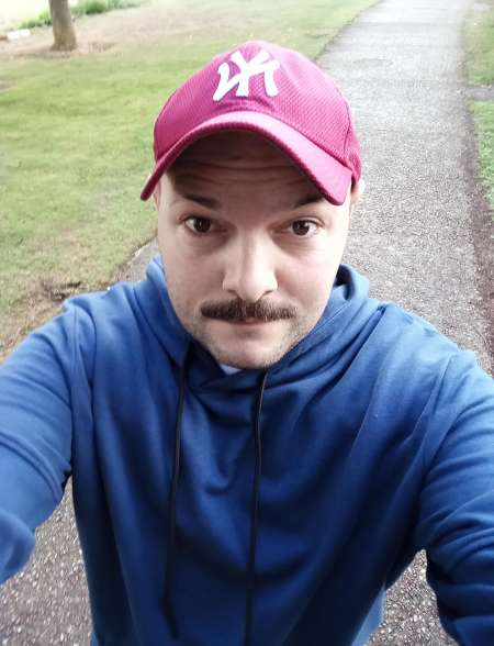 Photo ads/2277000/2277224/a2277224.jpg : Recherche plan a 3 avec une Femme