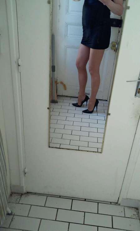 Photo ads/2280000/2280249/a2280249.jpg : Delphine travestie hot pour seniors courtois