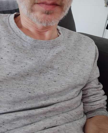 Photo ads/2287000/2287052/a2287052.jpg : Jeune homme mince avec très grosse bite rasé