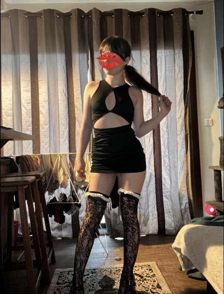 Photo ads/2293000/2293268/a2293268.jpg :  Jeune amatrice propose photos/vidéos et culottes