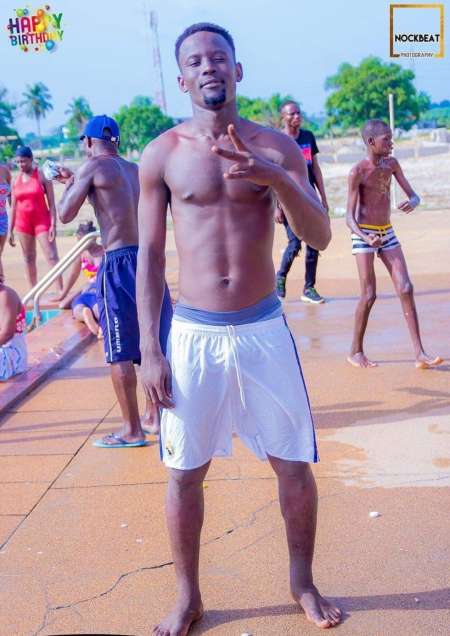 Photo ads/2302000/2302407/a2302407.jpg :  Baise à Abidjan