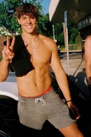 Photo ads/2318000/2318849/a2318849.jpg : Jeune homme cherche une femme pour un plan sexe