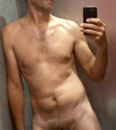 Photo ads/2326000/2326470/a2326470.jpg : Homme 53 recherche femme dominante pour jeux et +