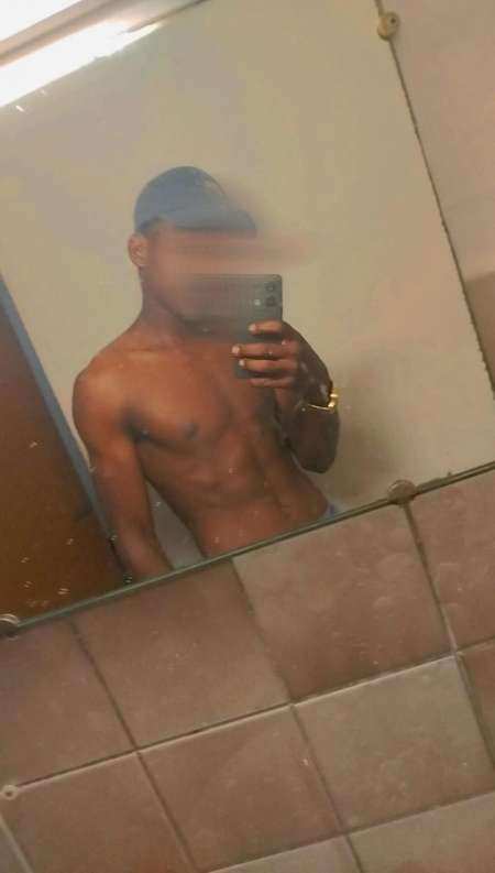 Photo ads/2331000/2331217/a2331217.jpg : Escort Boy a votre disposition