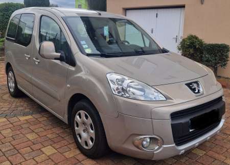 Photo ads/2351000/2351770/a2351770.jpg : Peugeot Partner Tepee - diesel - en très bon état