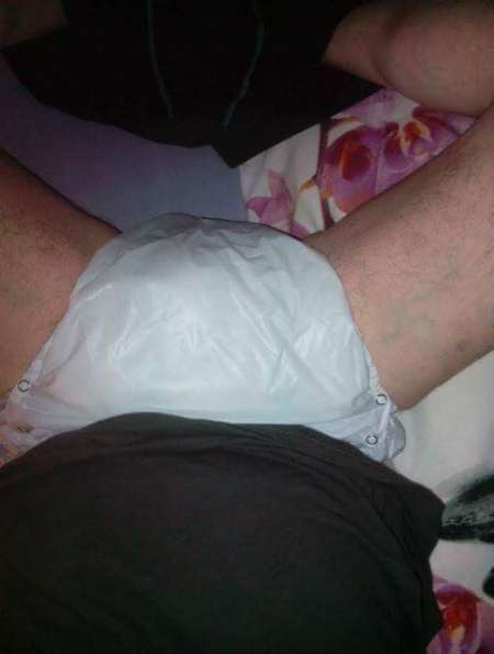 Photo ads/2354000/2354812/a2354812.jpg : Bébé adulte en couche culote