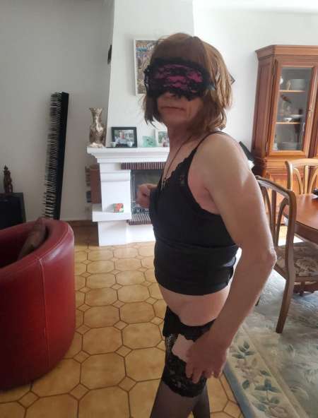 Photo ads/2355000/2355463/a2355463.jpg : Lola travesti cherche un maître