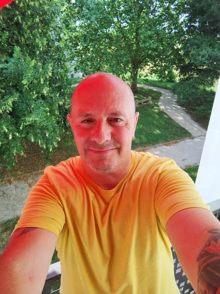 Photo ads/2382000/2382428/a2382428.jpg :  Très disponible pour travail