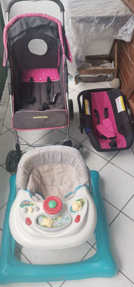 Photo ads/2395000/2395154/a2395154.jpg : ensemble pour bébé