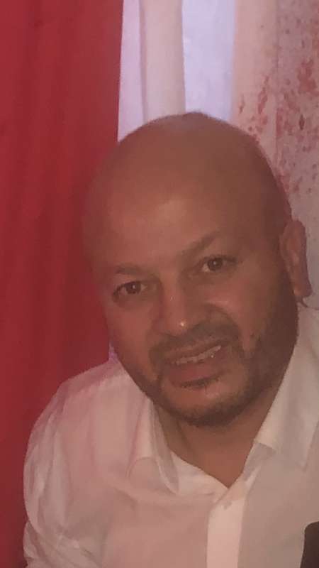 Photo ads/2400000/2400098/a2400098.png : Homme recherche tâche en bâtiment