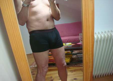 Photo ads/2401000/2401635/a2401635.jpg :  Homme retraité propose massage gratuit