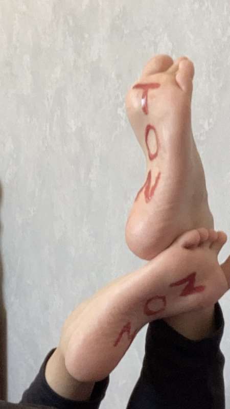 Photo ads/2416000/2416370/a2416370.jpg : Beaux petits pieds en 36