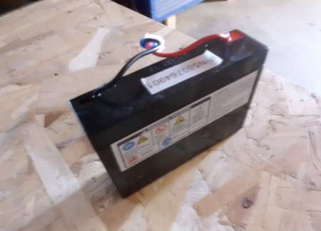 Photo ads/2419000/2419850/a2419850.jpg : batterie tondeuse auto-portée