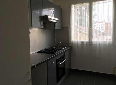 Photo ads/2425000/2425938/a2425938.jpg : Appartement a Louer Type 4