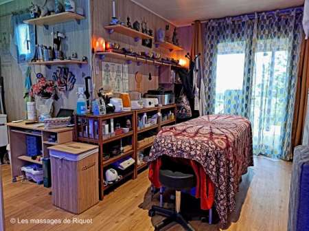 Photo ads/2430000/2430210/a2430210.jpg : Recherche modèle massage femme âgée de 18 à 35 ans