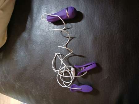 Photo ads/2432000/2432668/a2432668.jpg : Recherche femme pour lui caresser les seins