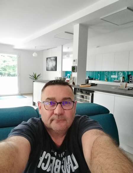 Photo ads/2433000/2433092/a2433092.jpg : Recherche femme aimant la moto