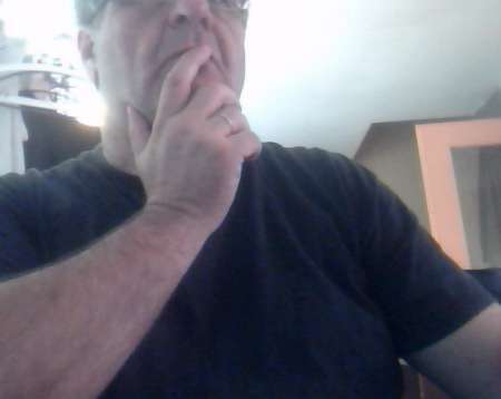 Photo ads/2433000/2433134/a2433134.jpg :  H 60ans du 94 grosse éjac recherche F non vénale