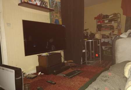 Photo ads/2433000/2433252/a2433252.jpg : Bonjour, y a t'il une colocatrice moins de 30 ans?