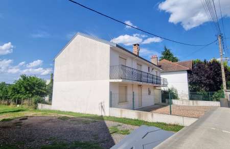 Photo ads/2440000/2440804/a2440804.jpg : grande maison sans travaux près des commerces .