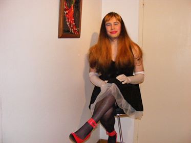 Photo ads/2452000/2452962/a2452962.jpg : poupee servante