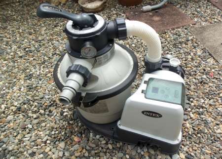 Photo ads/2454000/2454148/a2454148.jpg : piscine moteur intex.