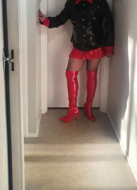 Photo ads/2458000/2458156/a2458156.jpg : Lauratrav recherche plan extérieur