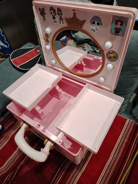 Photo ads/2459000/2459842/a2459842.jpg :  VALISE CONSOLE DE MAQUILLAGE