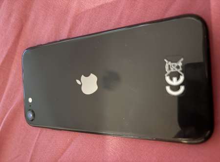 Photo ads/2461000/2461092/a2461092.jpg : iPhone SE